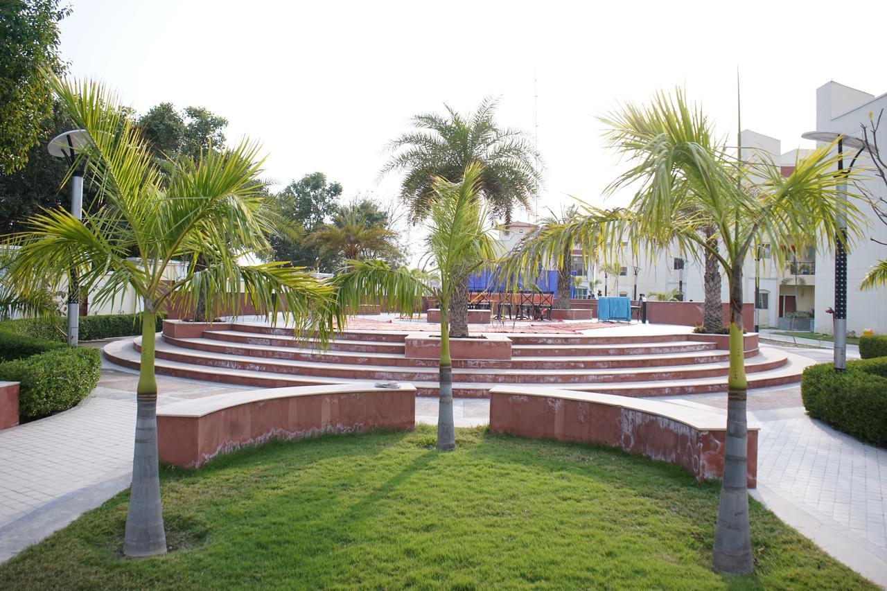 Home-Like Infinity Resort Vrindāvan Exteriör bild